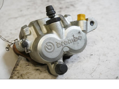 Framsidan på Bromsok från en KTM 950 Superenduro R -2007 motorcykel.