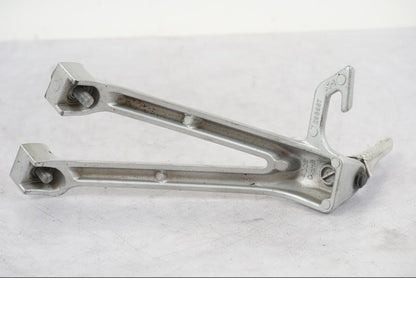 Vänster sida på Fotpinne från en Suzuki GSX-R 750 -2006 motorcykel.