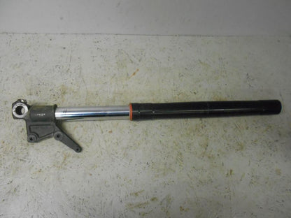 Snett uppifrån på Gaffelben från en Triumph Tiger 800 -2016 motorcykel.