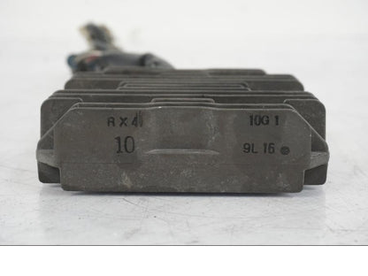 Snett nerifrån på Likriktare från en Suzuki VZR 1800 -2009 motorcykel.