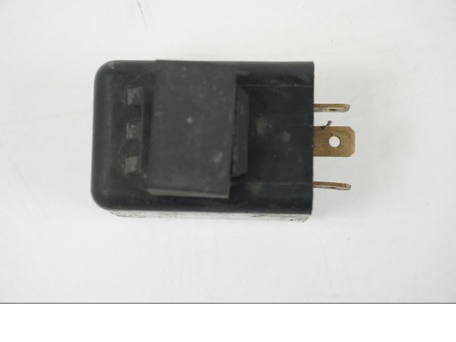 Vänster sida på Blinkersrelä från en Kawasaki ZZR 1100 -1994 motorcykel.
