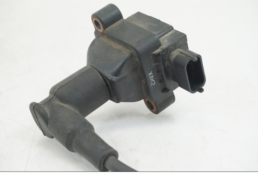 Höger sida på Tändspole från en BMW F 650 GS -2000 motorcykel.