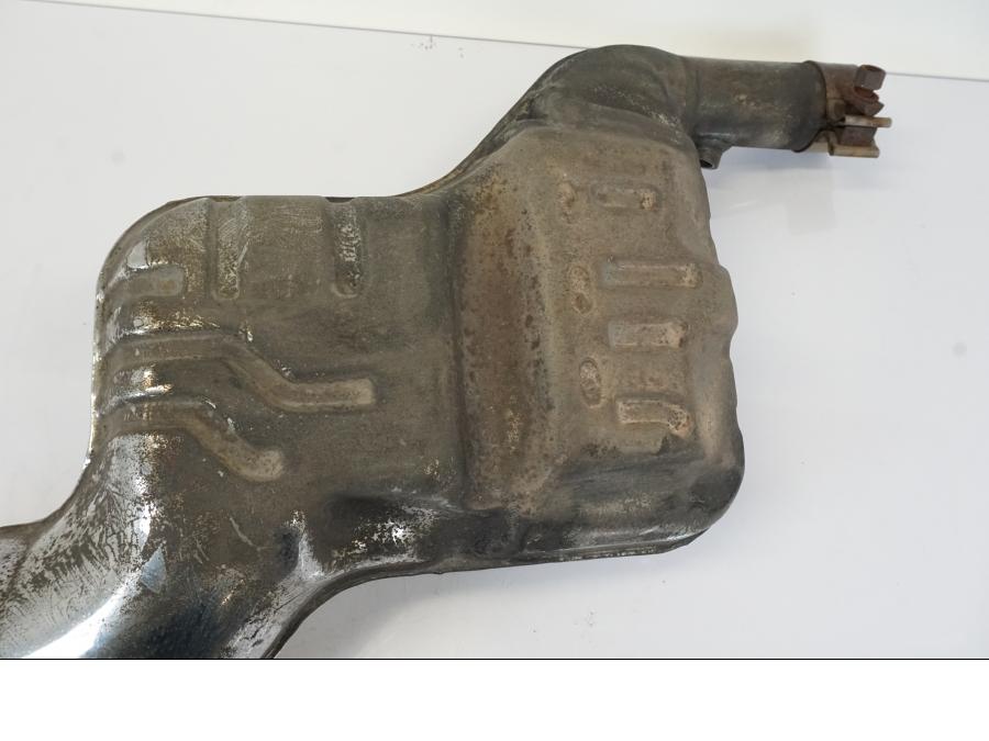 Snett nerifrån på Ljuddämpare från en BMW R 1150 RS -2003 motorcykel.