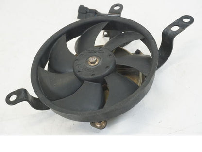 Baksidan på Vattenkylfläkt från en Yamaha YZF 1000 R1 -2004 motorcykel.