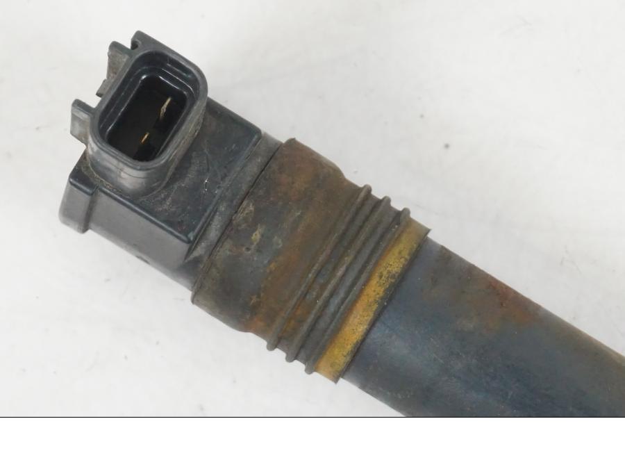 Höger sida på Tändspole från en Kawasaki ER-6F -2010 motorcykel.