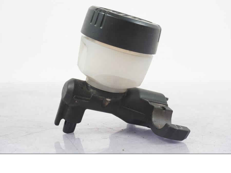 Höger sida på Bromshuvudcylinder från en BMW R 1200 GS -2005 motorcykel.