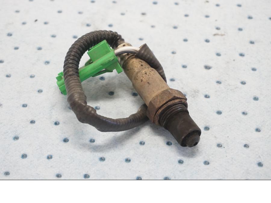 Framsidan på Lambdasond från en KTM 125 Duke -2017 motorcykel.