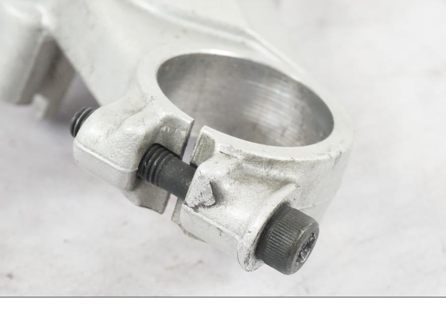 Vänster sida på Gaffelkrona från en Honda CBR 1000 F -1989 motorcykel.