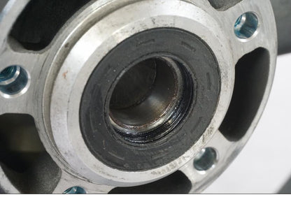 Höger sida på Fälg från en Suzuki GSX 1300 RX -1999 motorcykel.