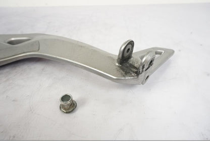 Höger sida på Fotpinnefäste från en Kawasaki ER-6N -2012 motorcykel.