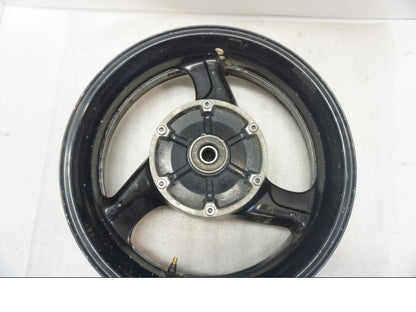 Snett nerifrån på Fälg från en Honda CBR 1100 XX -1998 motorcykel.