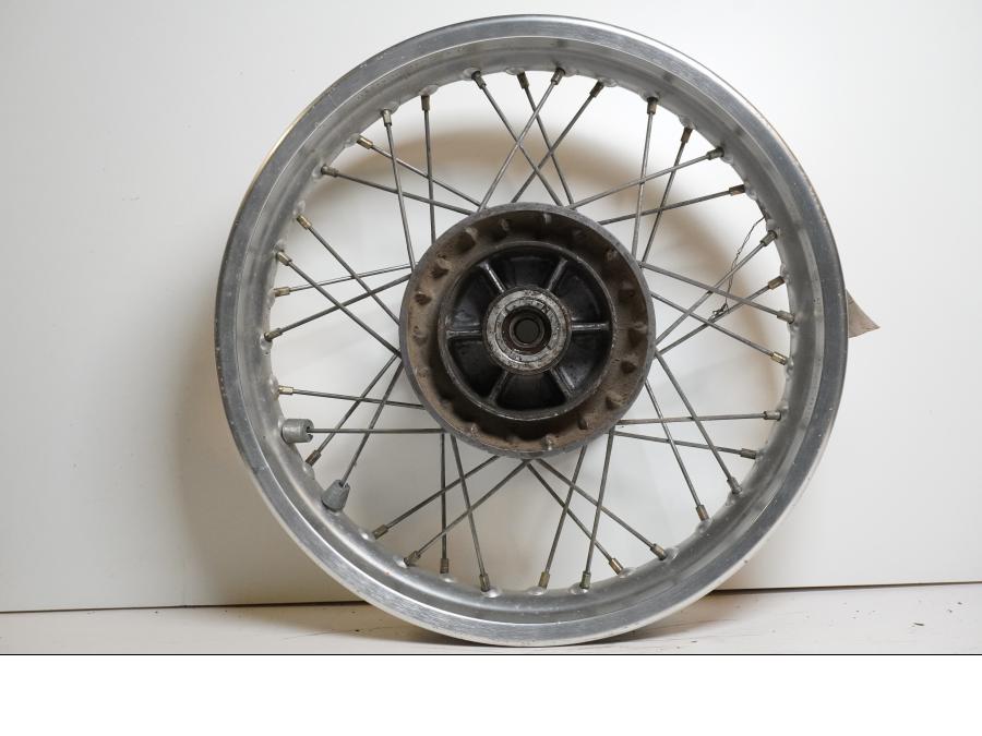 Extrabild2 på Fälg från en Honda NX 250 -1990 motorcykel.