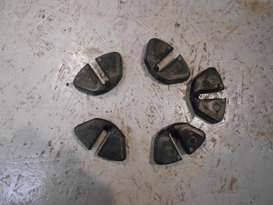 Framsidan på Ryckutjämnare från en Suzuki VZ 800 -2000 motorcykel.