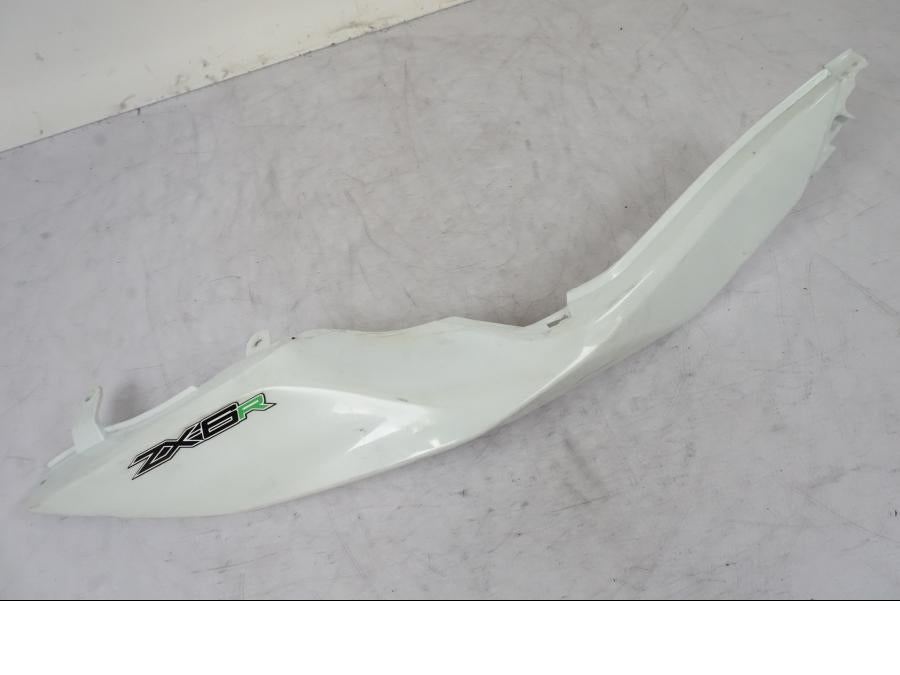 Framsidan på Bakvinge från en Kawasaki ZX-6R -2011 motorcykel.