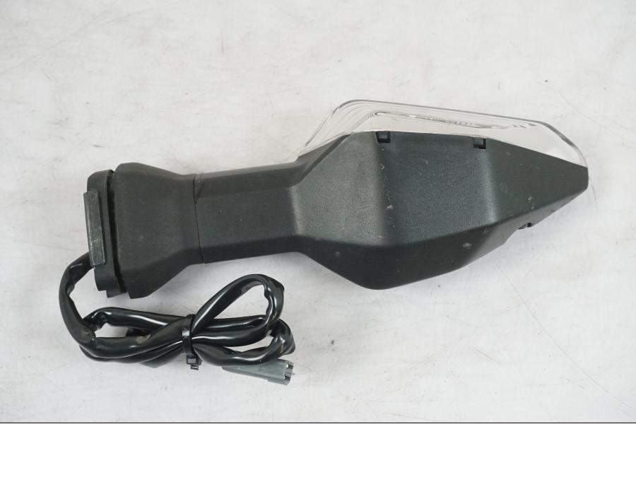 Snett nerifrån på Blinkers från en Kawasaki Z 900 -2019 motorcykel.