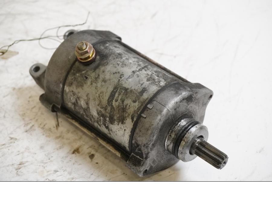 Framsidan på Startmotor från en Honda XL 1000 V -1999 motorcykel.