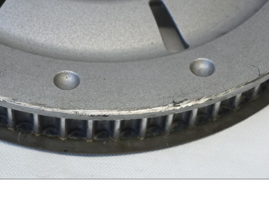 Snett uppifrån på Remhjul från en Kawasaki VN 900 -2006 motorcykel.