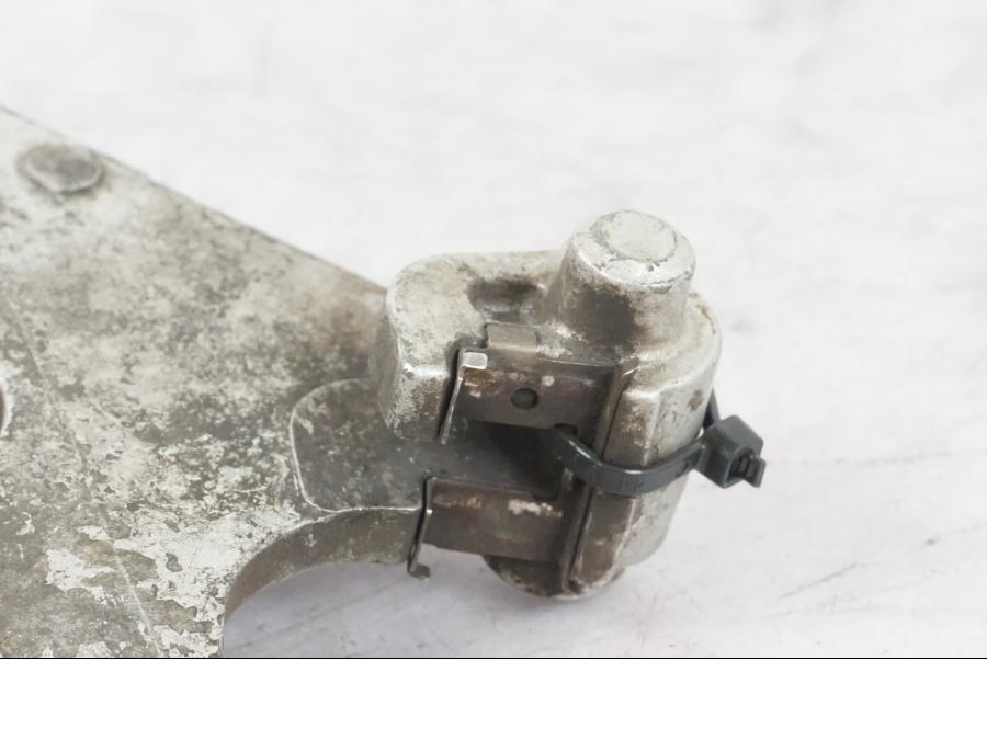 Baksidan på Bromsoksfäste från en Honda CBR 1000 F -1989 motorcykel.