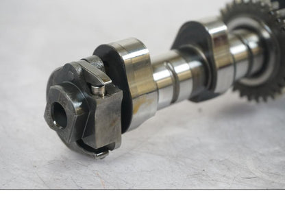 Baksidan på Kamaxel från en BMW R 1200 GSA -2014 motorcykel.