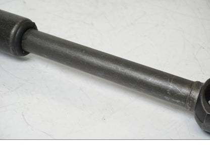 Baksidan på <p>Kardanaxel från Triumph Tiger Explorer 2010.</p>

<p>Med låsring.</p> motorcykel.