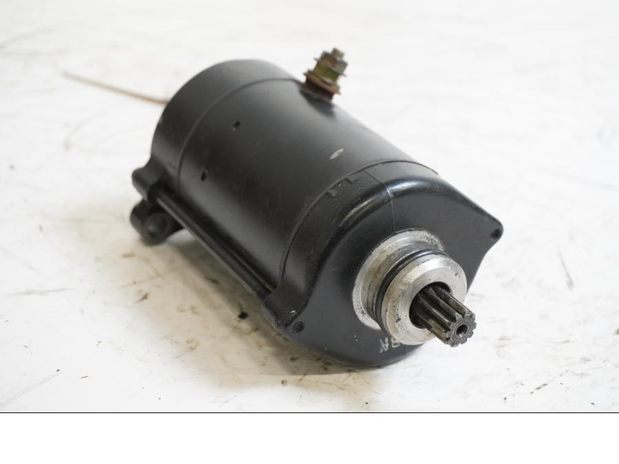 Framsidan på Startmotor från en Kawasaki ZZR 1100 -1994 motorcykel.