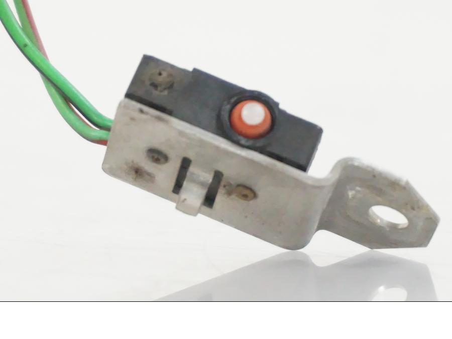 Snett uppifrån på Bromsljuskontakt från en BMW F 650 CS -2002 motorcykel.