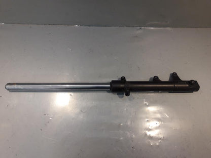 Baksidan på Gaffelben från en Honda CBR 125 R -2008 motorcykel.