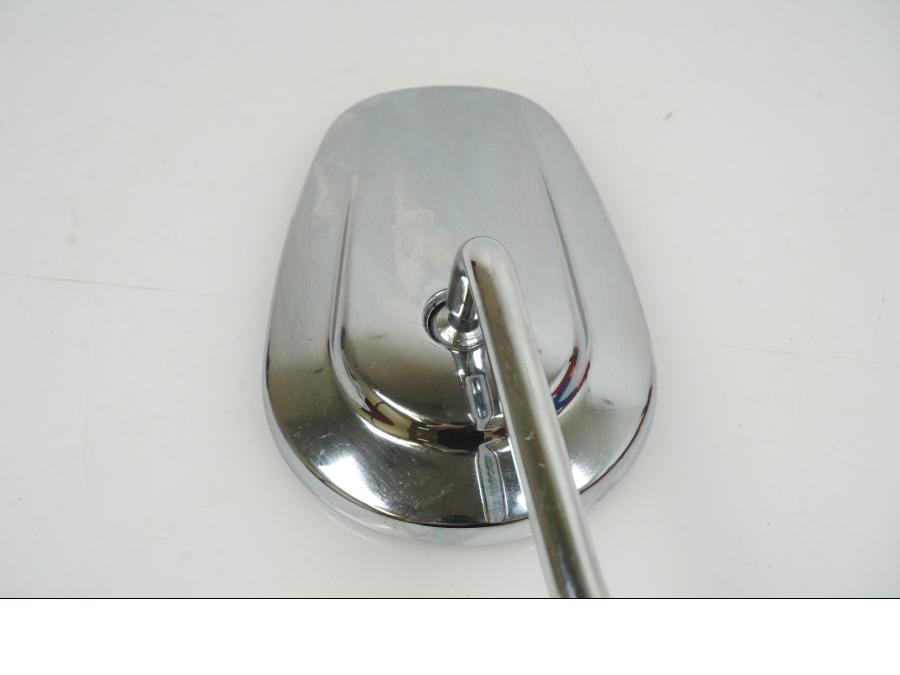 Vänster sida på Backspegel från en H-D FXDB -2016 motorcykel.