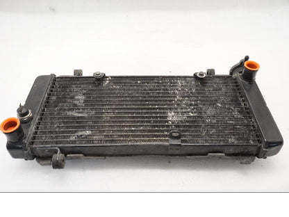 Höger sida på Vattenkyl från en Honda VFR 750 -1990 motorcykel.