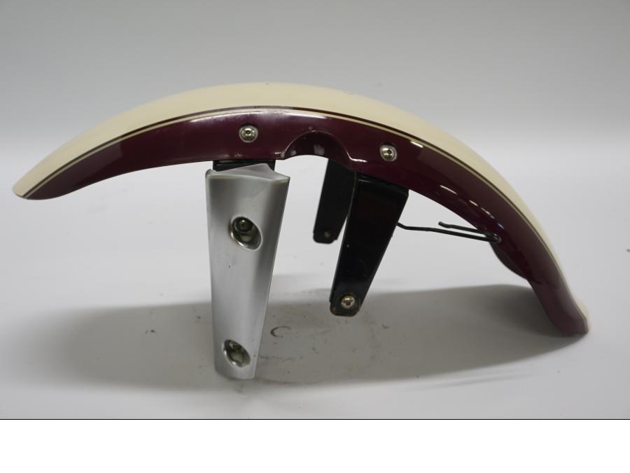 Framsidan på Framskärm från en Suzuki VZ 800 -1998 motorcykel.