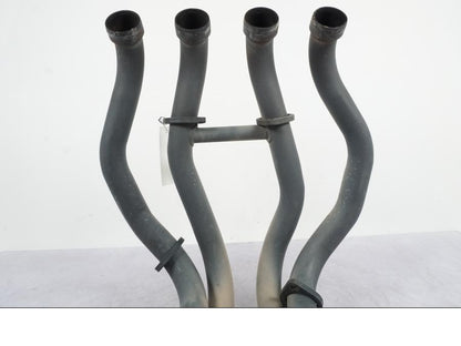 Snett nerifrån på Grenrör från en Suzuki GSX 1300 RX -1999 motorcykel.