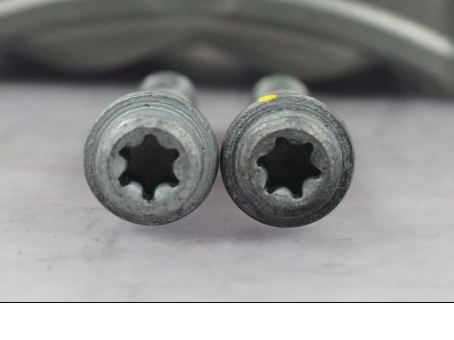 Höger sida på Bromsok från en KTM 1290 Super Duke R -2022 motorcykel.