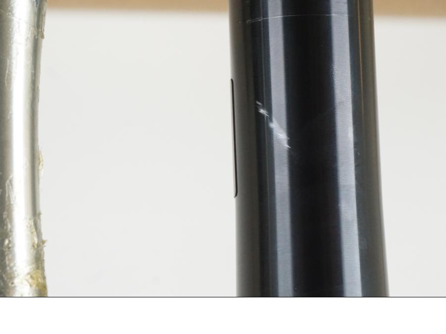 Snett nerifrån på Gaffelpaket från en Yamaha YZF 1000 R1 -2009 motorcykel.