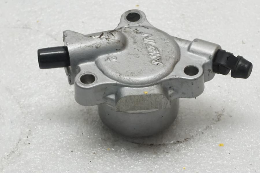 Höger sida på Kopplingslavcylinder från en Kawasaki VN 1500 Mean Streak -2003 motorcykel.