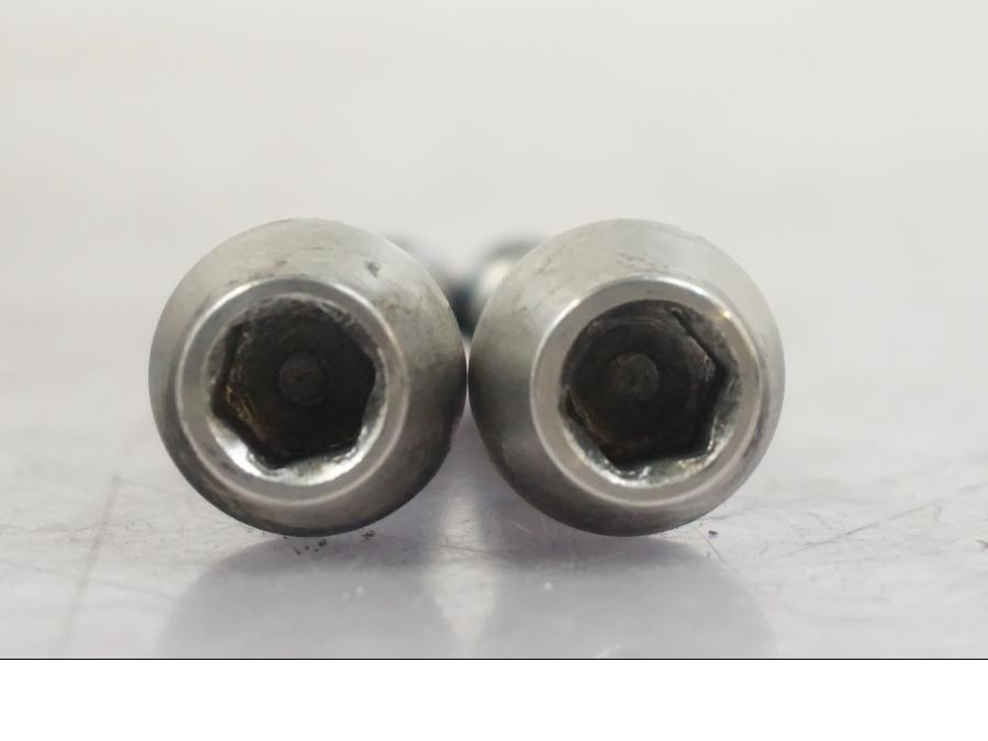 Höger sida på Bromsok från en Triumph Tiger -2009 motorcykel.