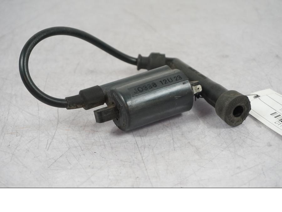 Framsidan på Tändspole från en Suzuki VZ 800 -2000 motorcykel.