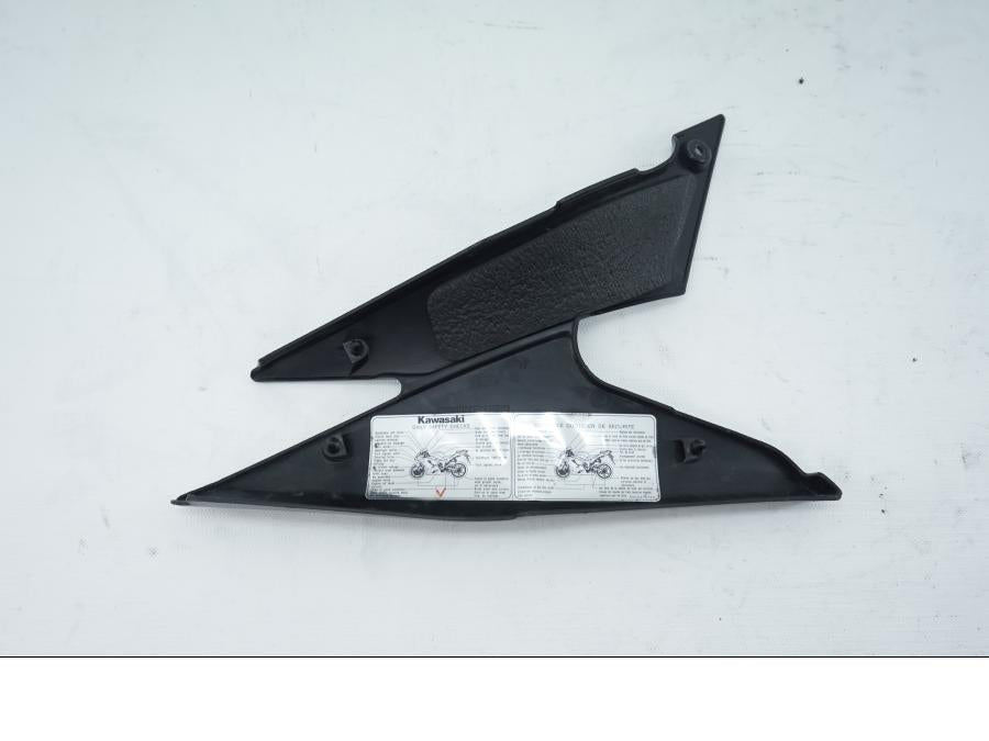 Baksidan på Sidopanel från en Kawasaki ZX-6R -2007 motorcykel.