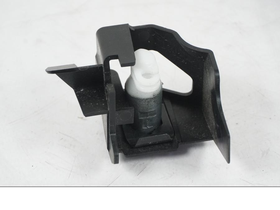 Snett nerifrån på <p>Låssats från Honda CB 500 F 2013.</p>

<p>Tändningslås, antenn, tanklock, sadellås, CDI/ECU och 1st nyckel.</p> motorcykel.