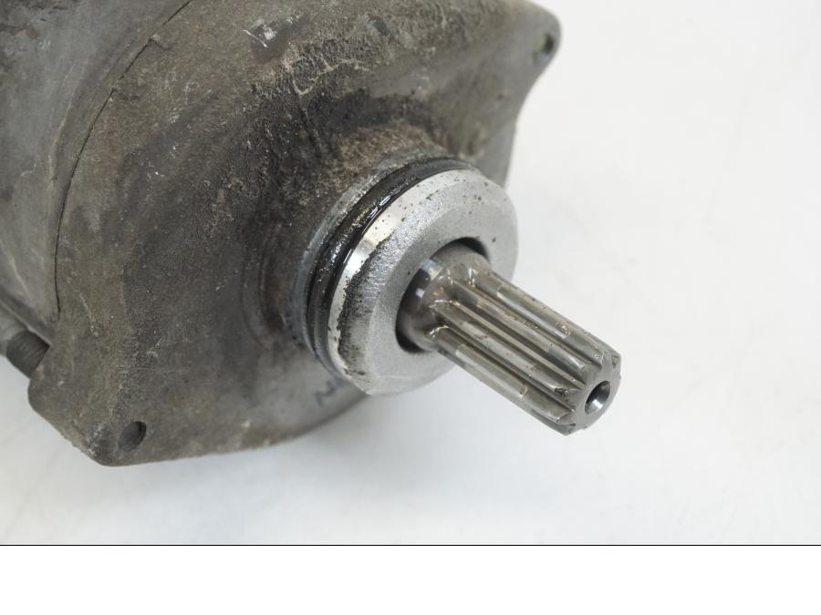 Höger sida på Startmotor från en Honda XL 1000 V -1999 motorcykel.