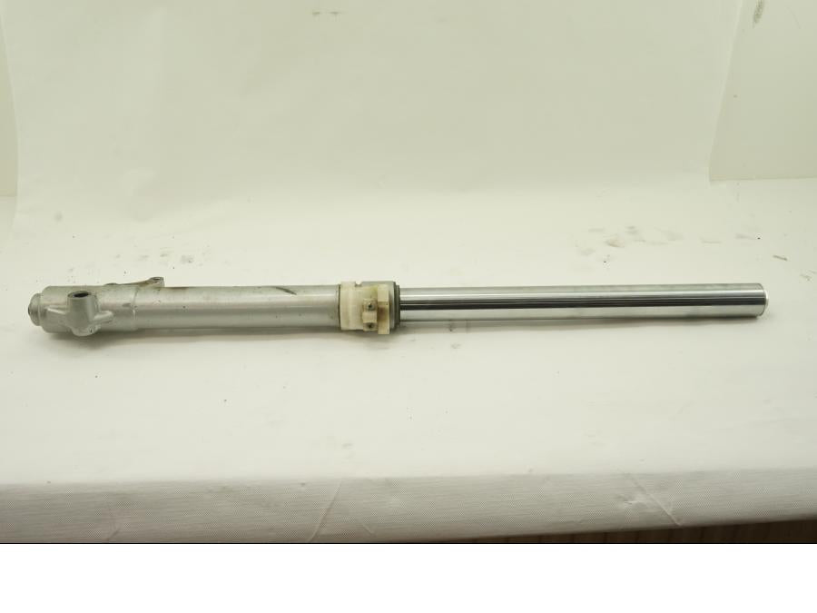 Baksidan på Gaffelben från en Yamaha TT 600 RE -2004 motorcykel.