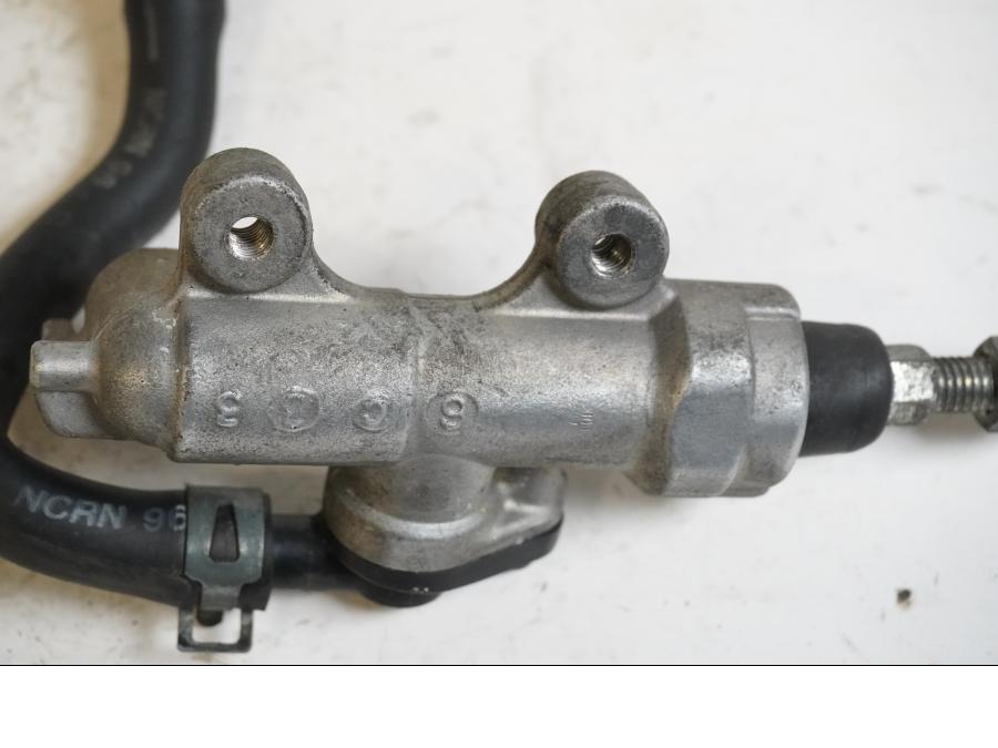Baksidan på Bromshuvudcylinder från en Suzuki GSX-R 750 -1997 motorcykel.
