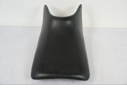 Vänster sida på Sadel från en Honda CBR 125 R -2006 motorcykel.