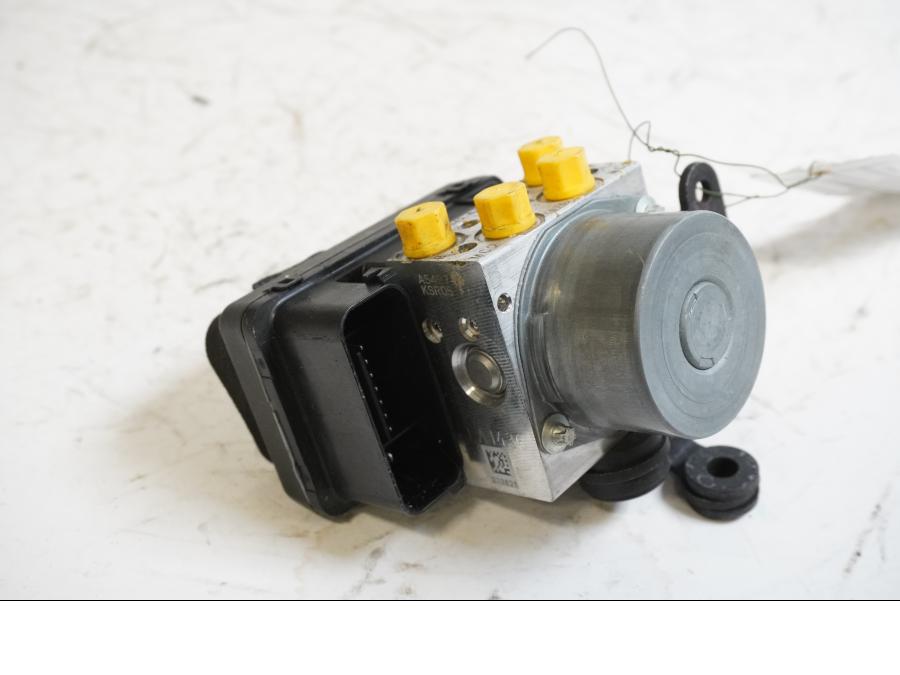 Framsidan på ABS Modulator från en Ducati Monster 1200 -2016 motorcykel.