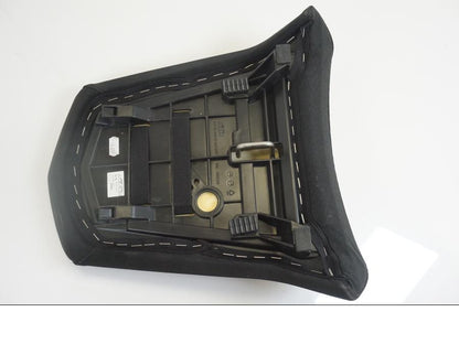 Vänster sida på Sadel från en KTM 1290 Super Adventure -2021 motorcykel.