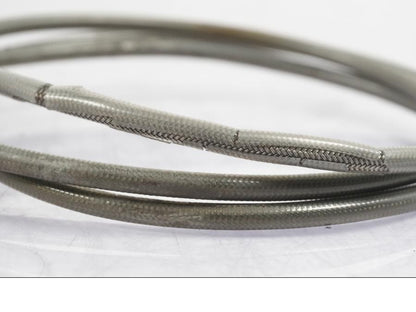 Snett uppifrån på Kopplingsledning från en BMW R 1200 GS -2005 motorcykel.