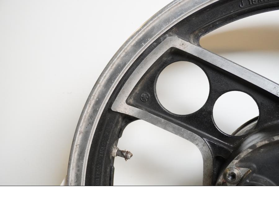 Extrabild1 på Fälg från en Yamaha XJ 900 -1983 motorcykel.