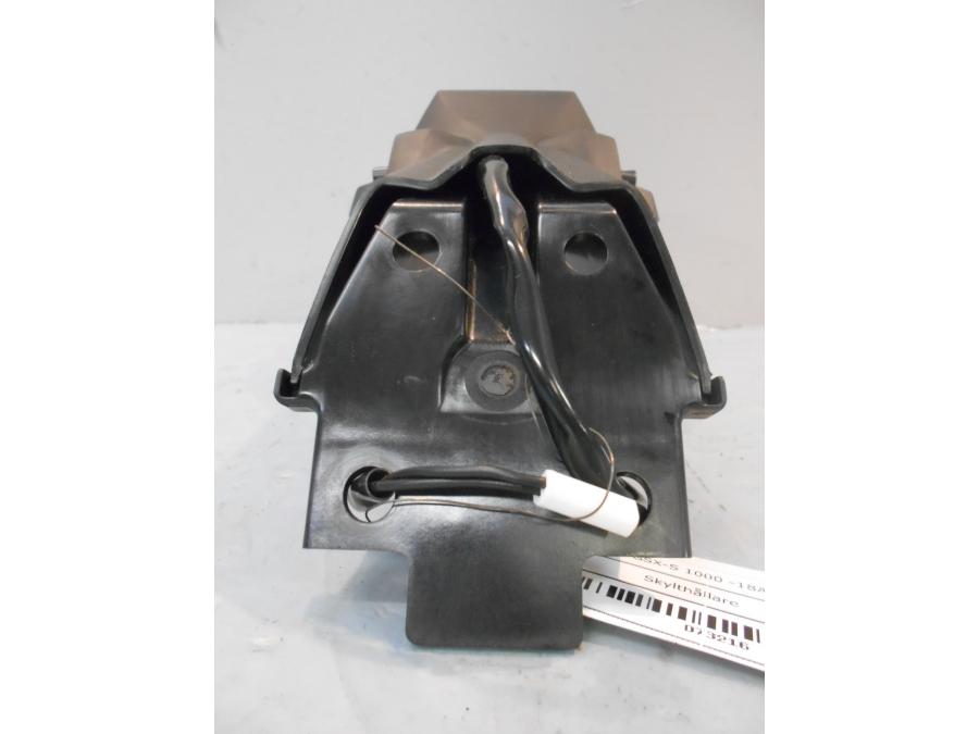 Snett uppifrån på Skylthållare från en Suzuki GSX-S 1000 -2018 motorcykel.