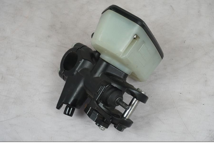 Snett uppifrån på Bromshuvudcylinder från en Kawasaki GTR 1400 -2008 motorcykel.