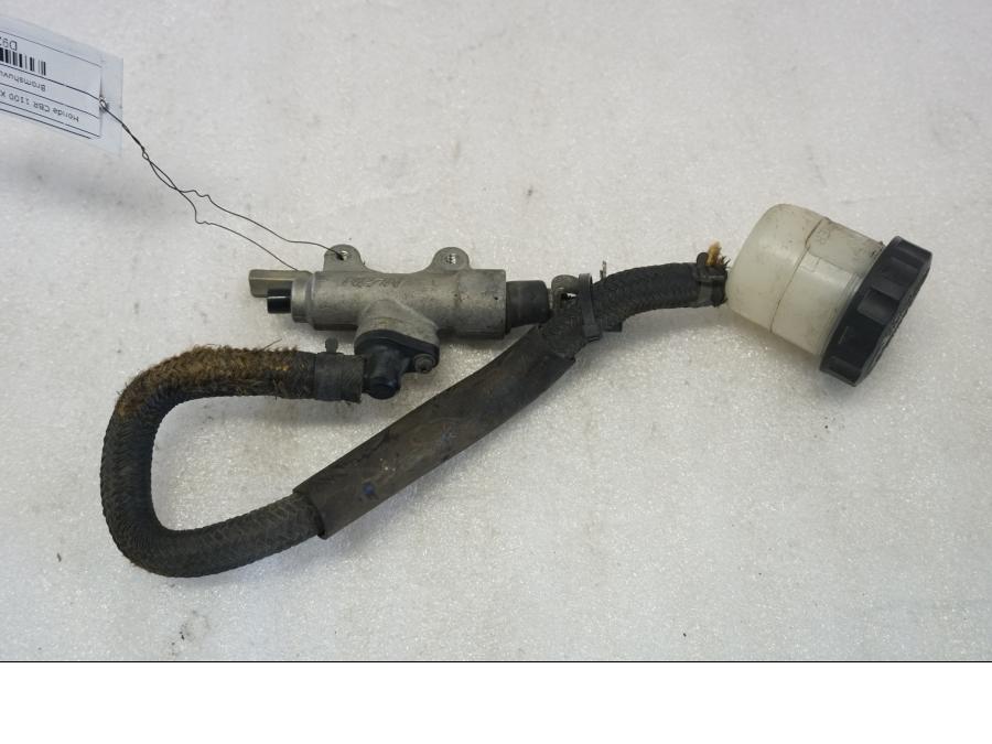 Framsidan på Bromshuvudcylinder från en Honda CBR 1100 XX -1998 motorcykel.