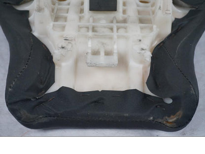 Extrabild1 på <p>Sadel fram från Suzuki GSX-R 750 1998.</p>

<p>Små märken i klädseln, samt skada av klädseln se bild.</p> motorcykel.